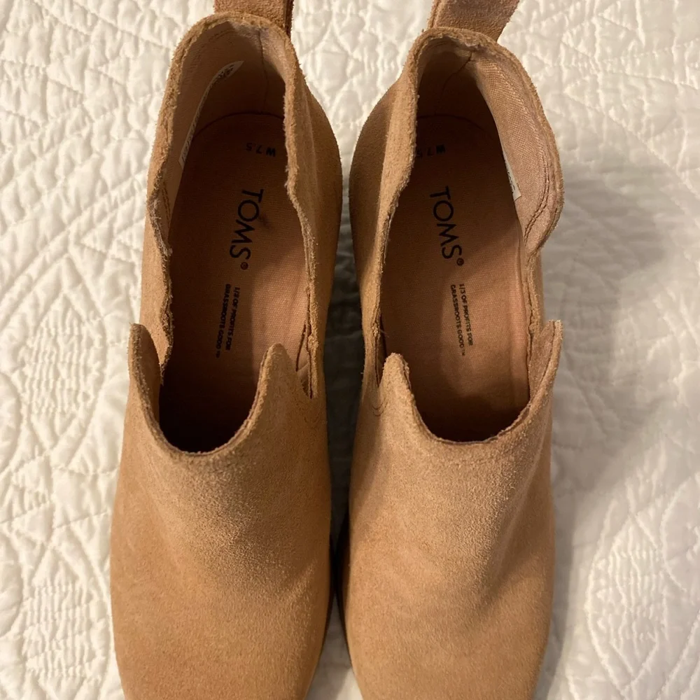 Toms Tan Ankle Booties - Picture 6 of 8